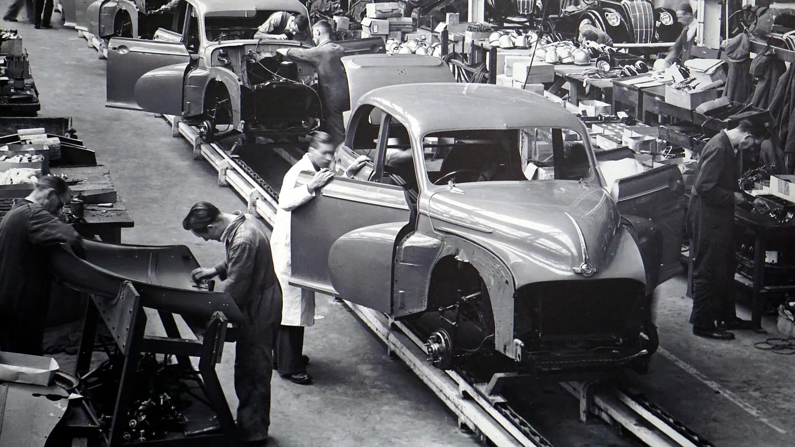 Chaine de montage automobile ancienne, image de la structure de couts d'une production
